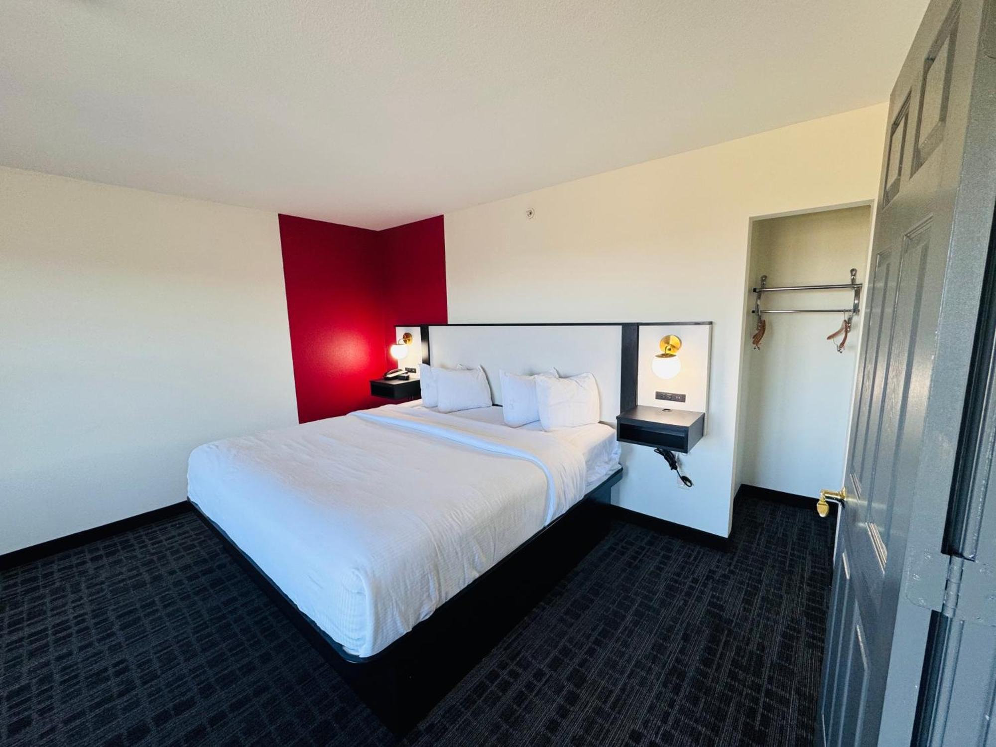 Ramada By Wyndham Sparta/At Speedway Exterior photo