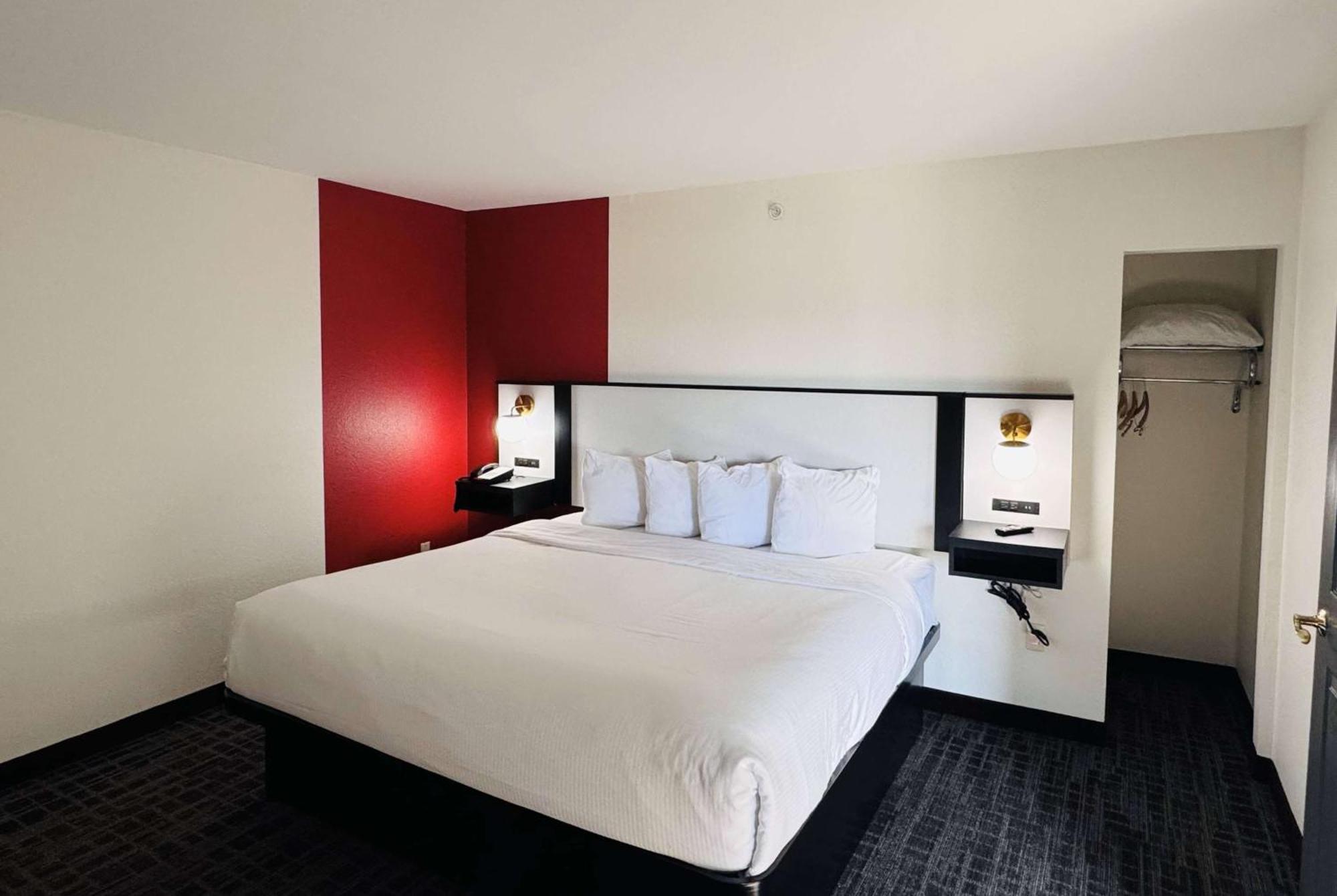 Ramada By Wyndham Sparta/At Speedway Exterior photo